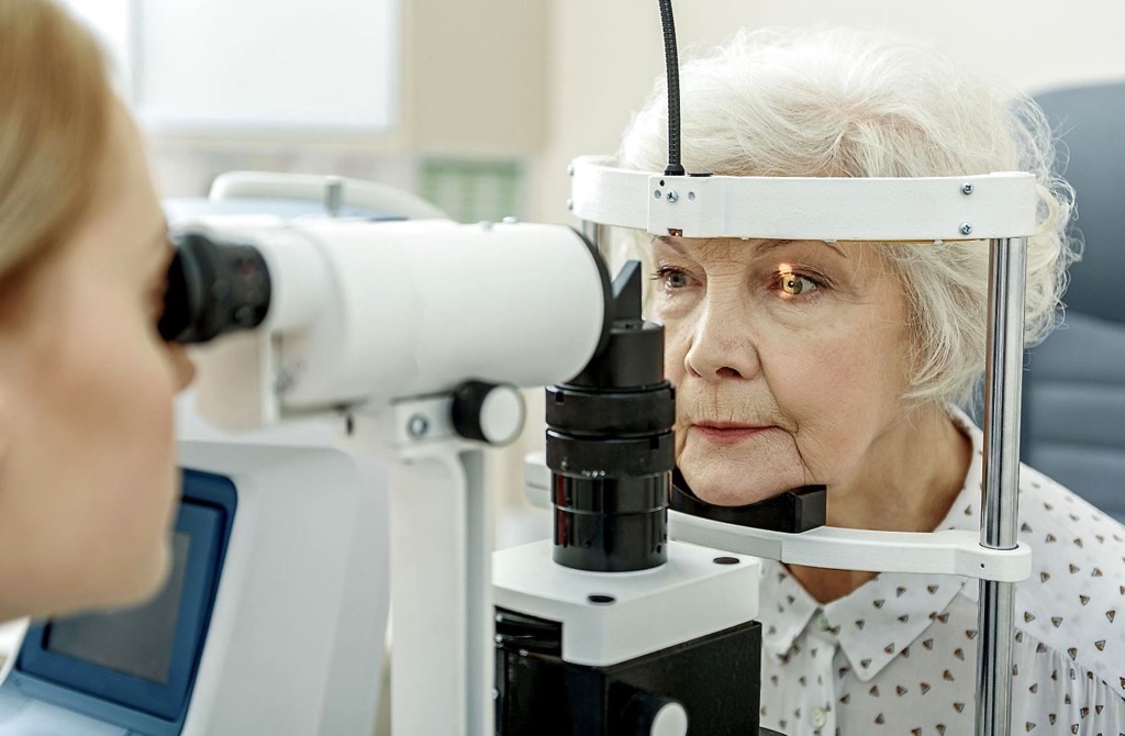 ¿Qué es la degeneración macular asociada a la edad?